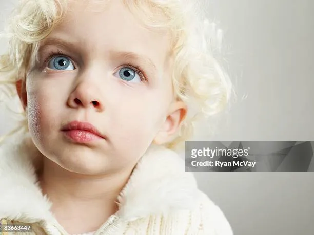 Niños Rubios De Ojos Azules Fotografías e imágenes de stock ...