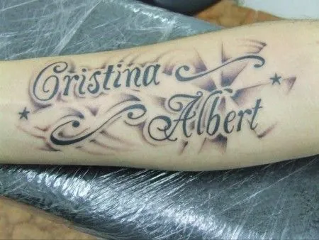 TATUAJE DEL NOMBRE LARA, CON LETRAS GÓTICAS