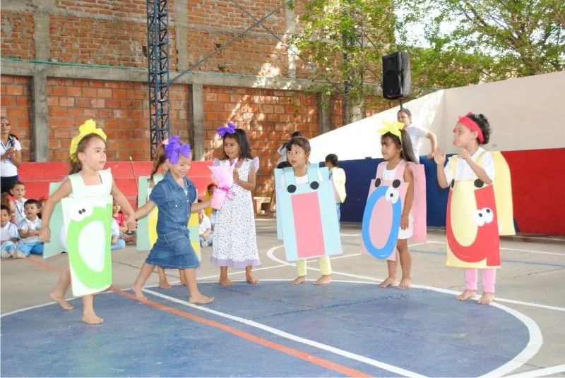 Noticias y Eventos: Pequeños de preescolar dramatizan rondas ...