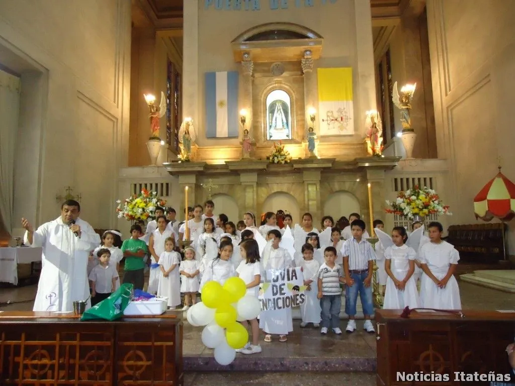 NOTICIAS ITATEÑAS: LOS ANGELITOS RECIBIERON LA BENDICIÓN