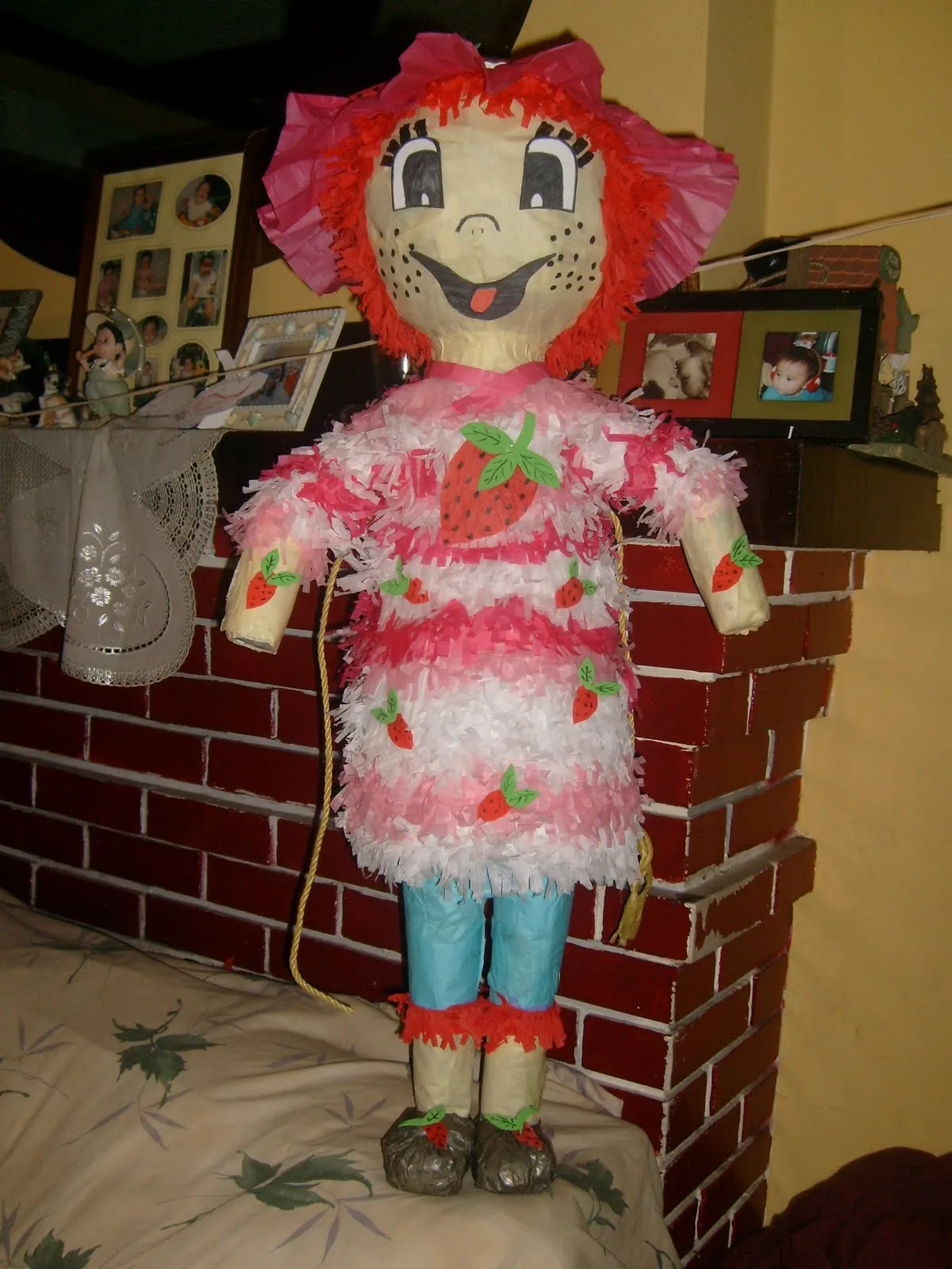 NOVEDADES GABY: piñata de rosita fresita