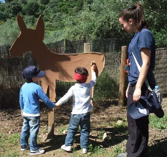 novedades en la granja: "ponle la cola al burro"