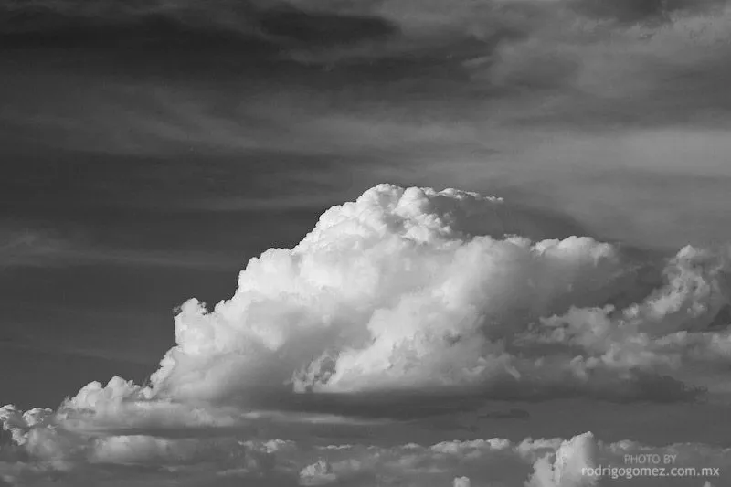 Nubes y Cielo – Blanco y Negro II