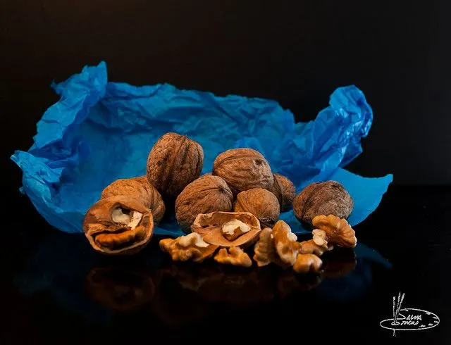 Nueces con papel azul (Pruebas) 3 | Flickr - Photo Sharing!