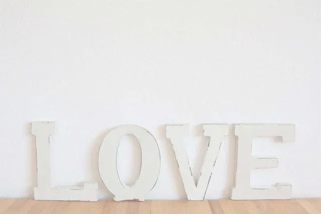 Objetos que hay en mi estudio: Love - Paperblog