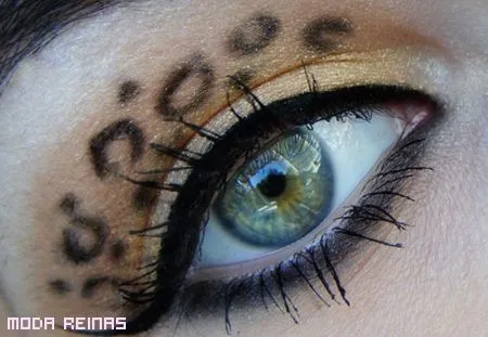 Ojos maquillados en leopardo print