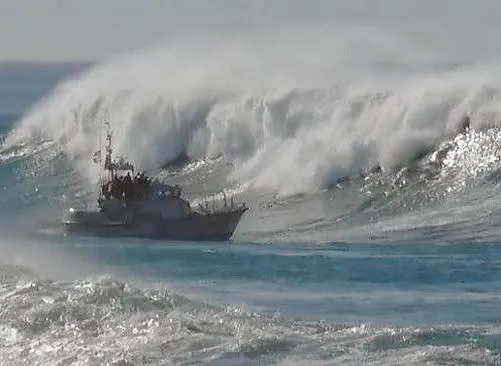 Olas gigantes y misterios del mar | Universo Marino