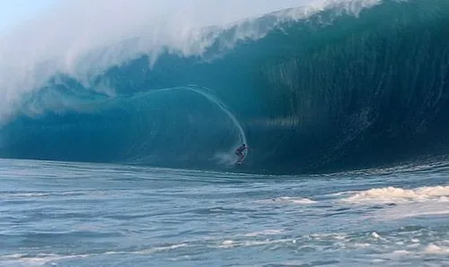 OLAS GIGANTES EN TEAHUPOO | ilovemyboard.com