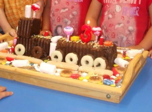 Entre ollas anda el fuego: TARTA TREN PARA NIÑOS