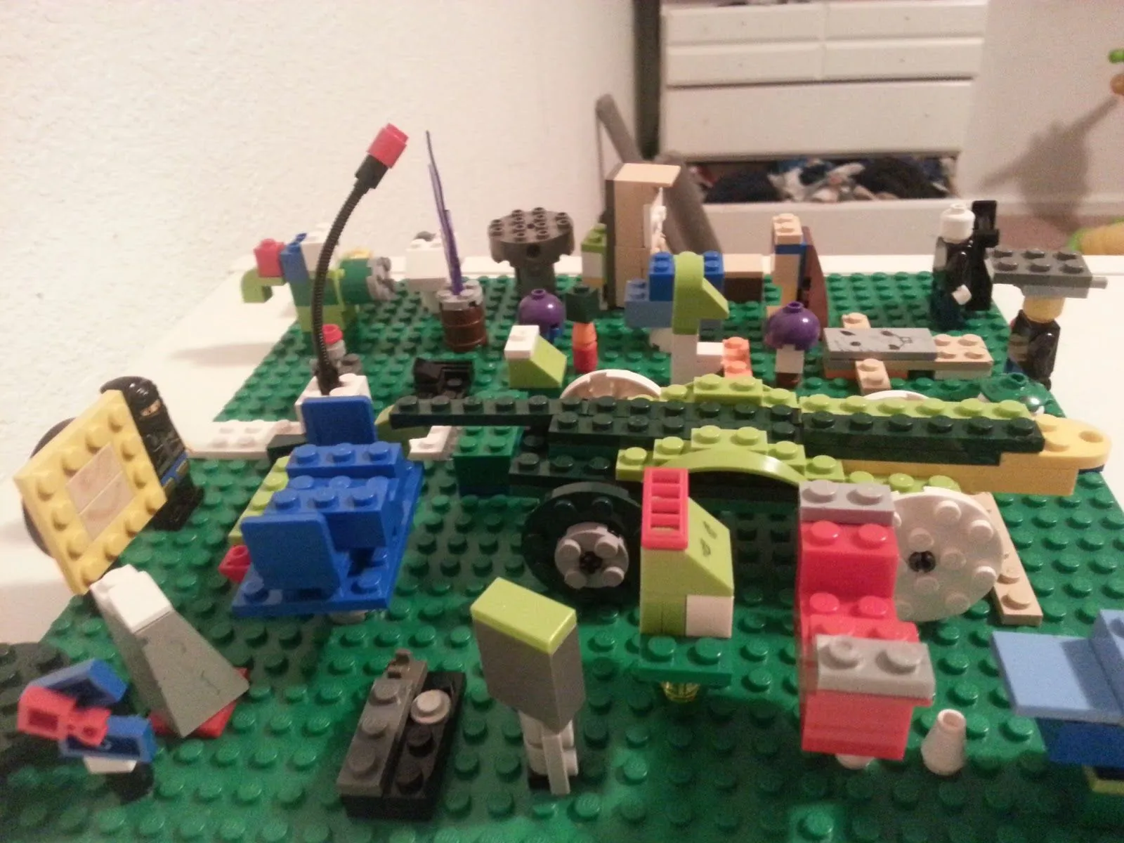 Ollie's Awesome-Cool Lego Creations: Plants vs Zombies