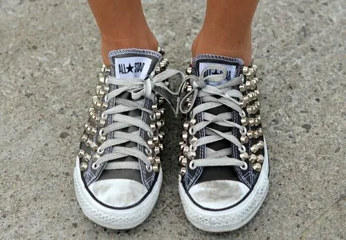 Only the best !!: DIY CONVERSE CON TACHUELAS