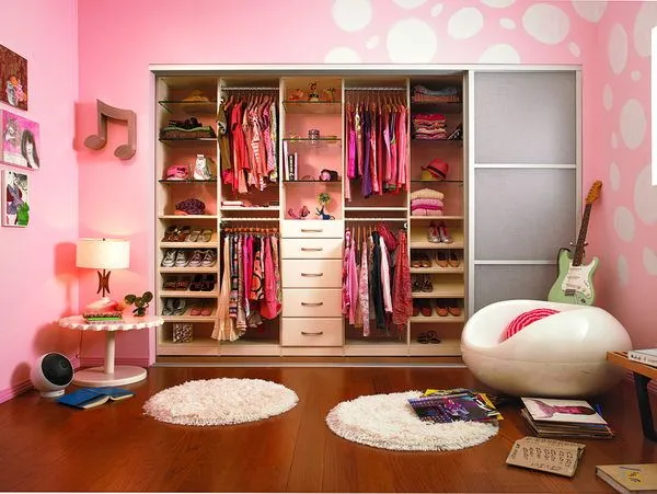 Cómo organizar tu closet (especialmente si es pequeño) -