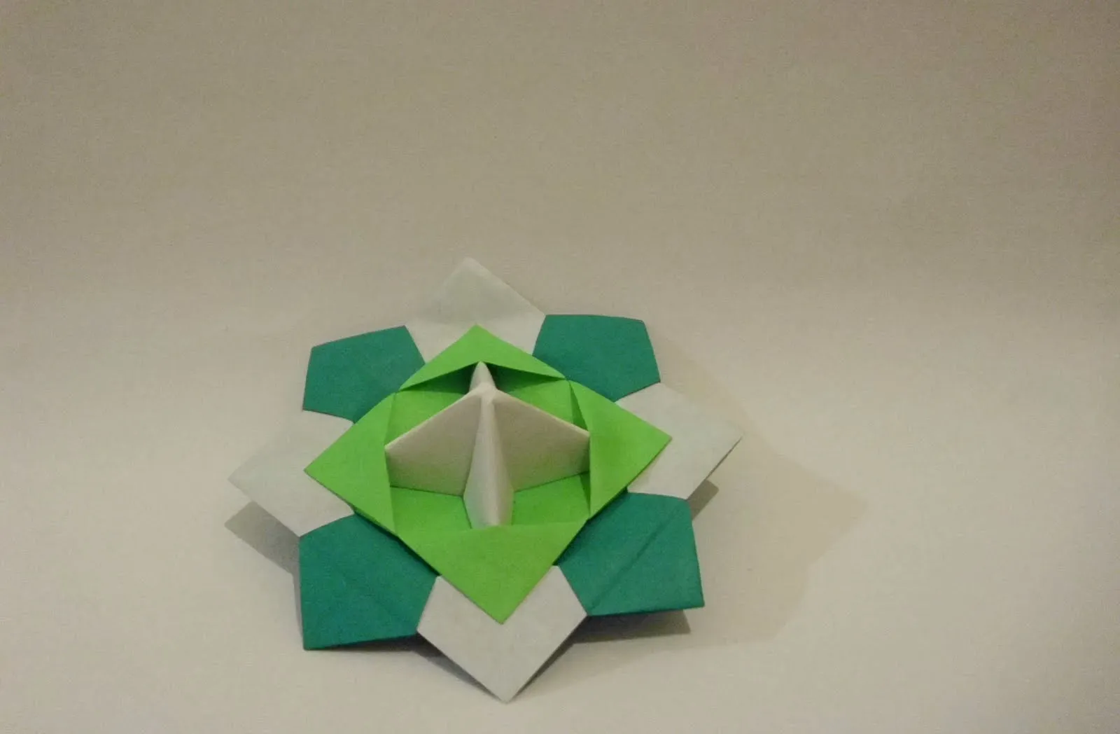 origaMai: Trompo de tres partes