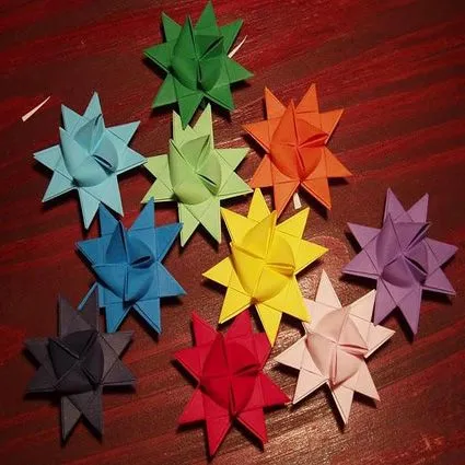 Realiza un móvil de papel con Origami « Manualidades