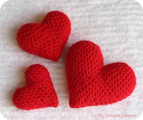 Owlishly: Corazoncitos amigurumi hearts pattern