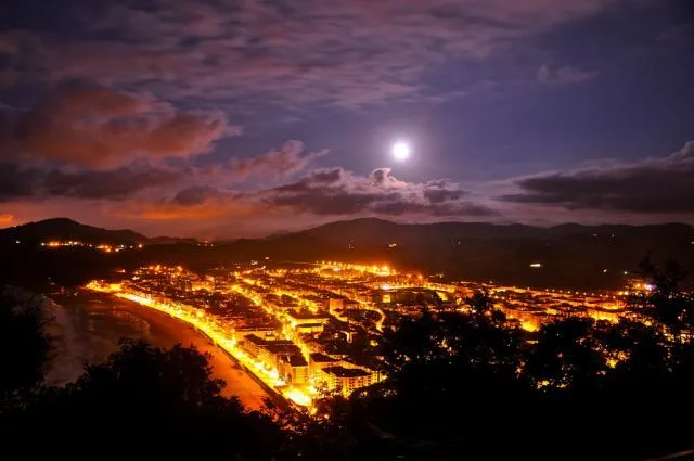 Paisaje de Zarautz con la Luna LLena | fotos de Paisajes