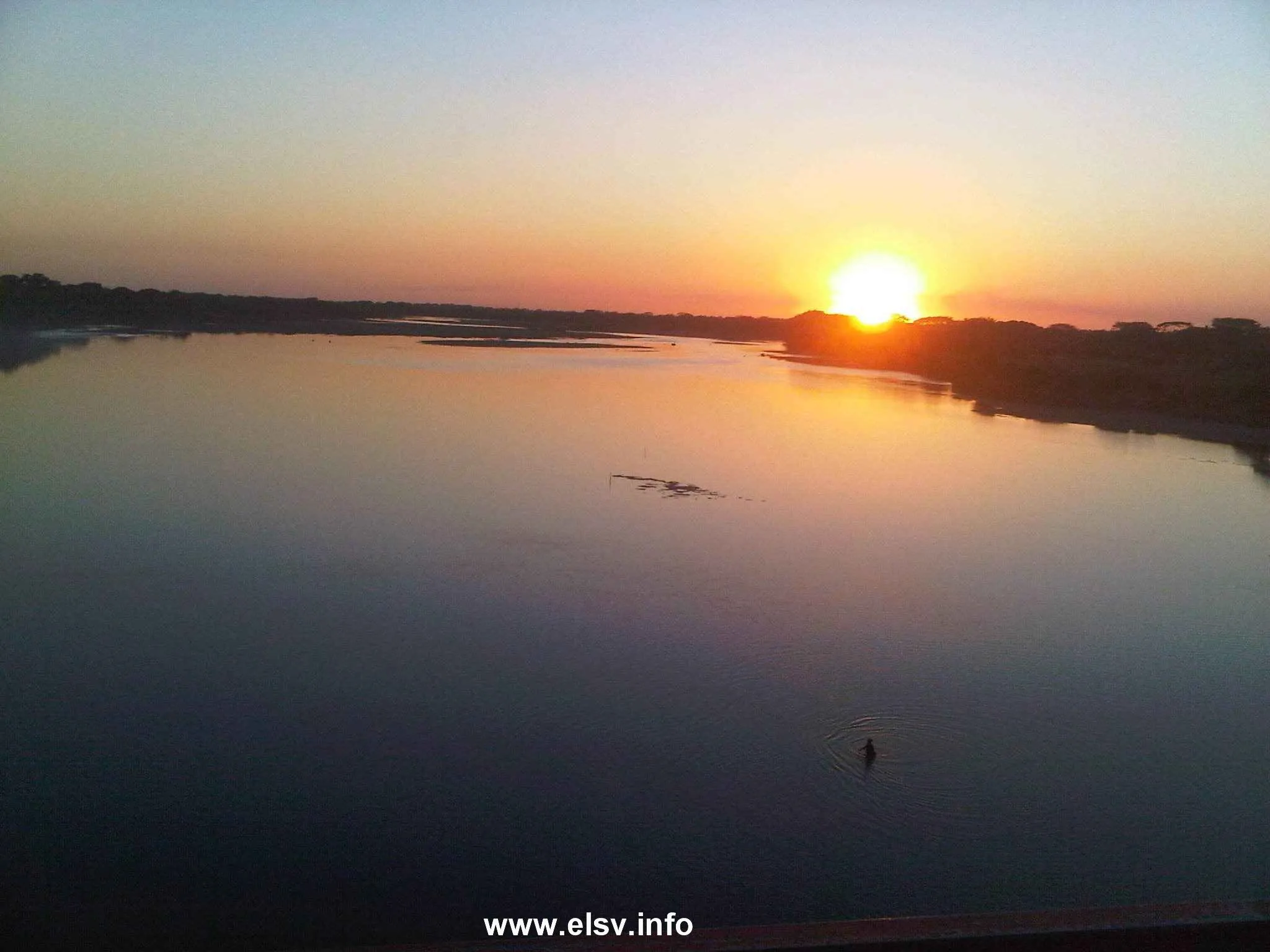 Paisajes de atardeceres en El Salvador (puente de oro) - El Salvador