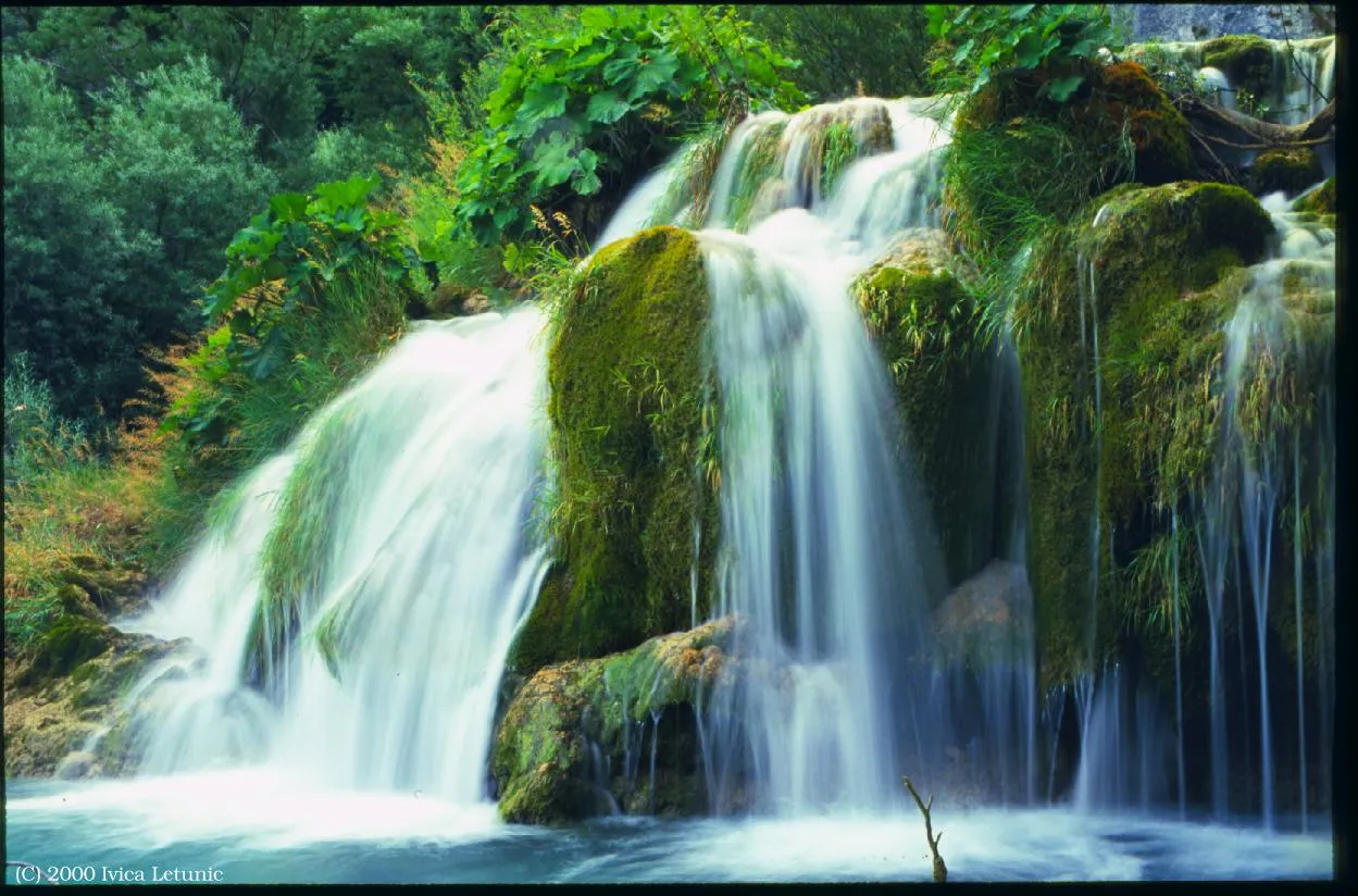 paisajes de cascadas naturales