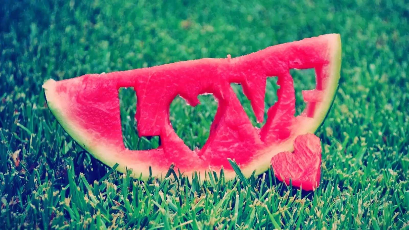 Palabra Love en Sandia - Fondos de Pantalla HD - Wallpapers HD