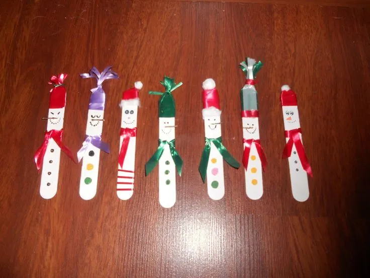 PALOS NAVIDEÑOS. HECHOS CON BAJALENGUAS Y PINTADOS, ADORNOS CON ...