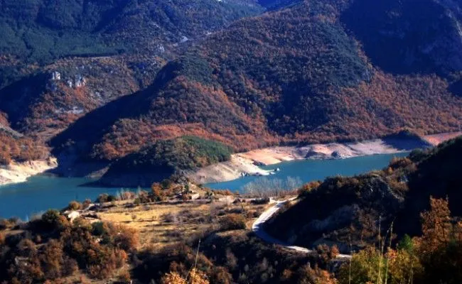 Pantano de Escales (Pirineo de Lleida) Catalunya |