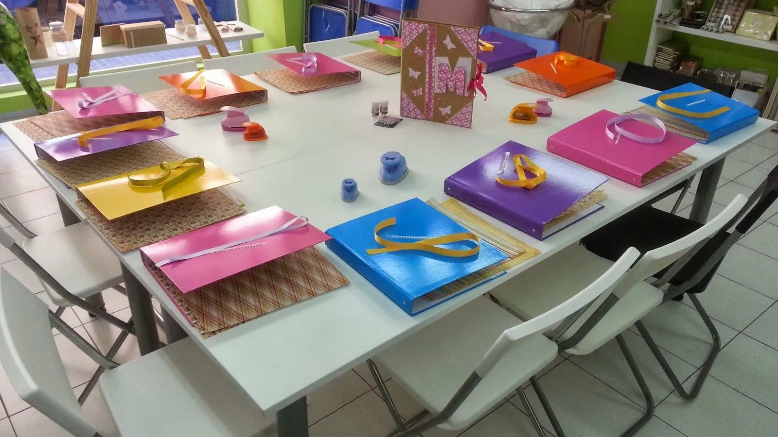 En Papel Arte: Taller "Decorando mi carpeta"