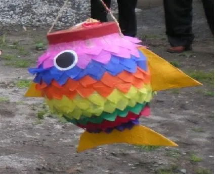 Una sencilla Piñata de Pez « Manualidades