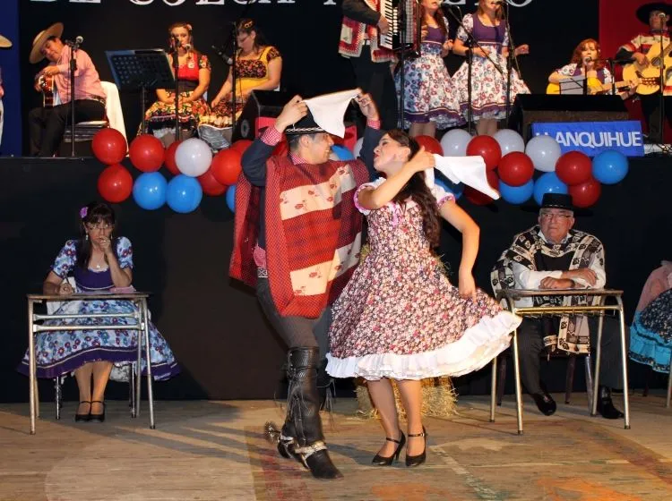 Pareja de Los Muermos ganó el Campeonato Regional de Cueca Adulto ...