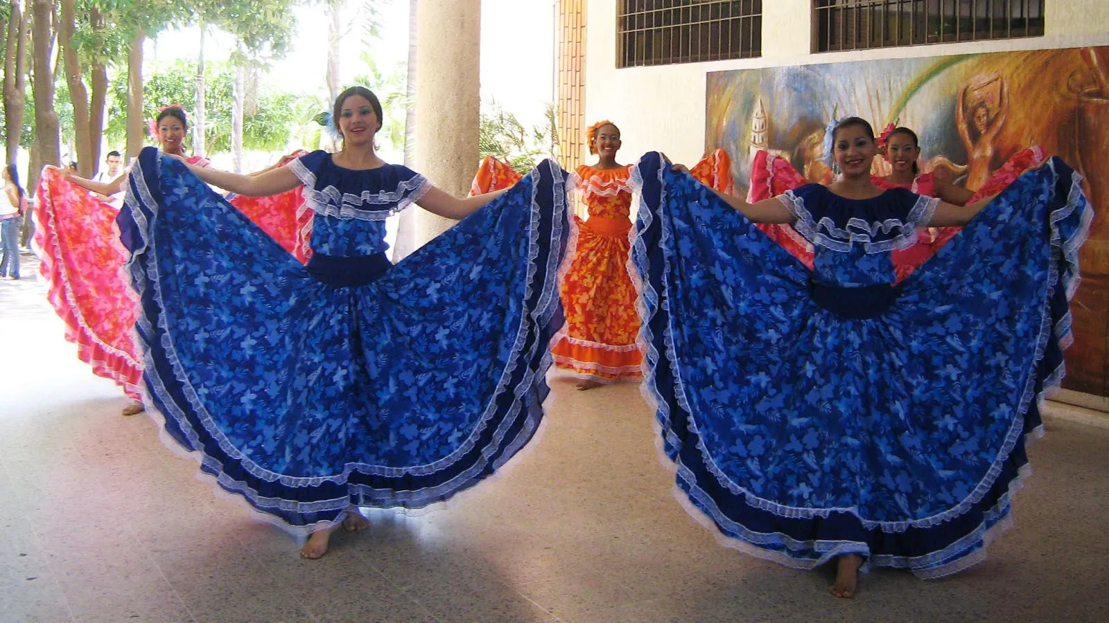 Parejas bailando cumbia - Imagui