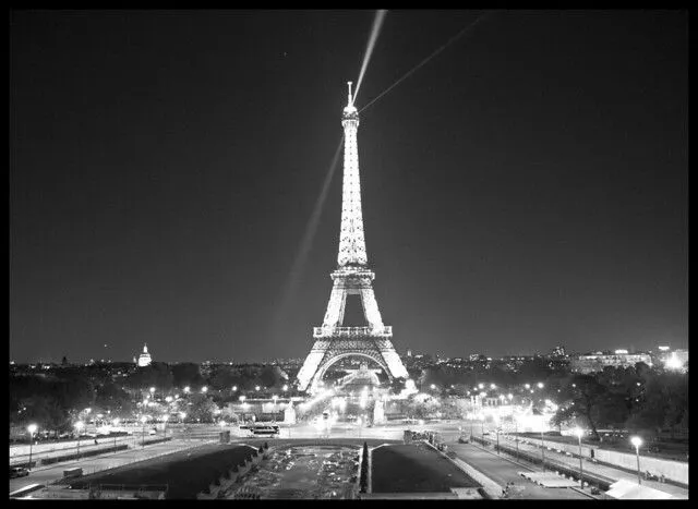 Paris de Noche, monocromo | Flickr - Photo Sharing!