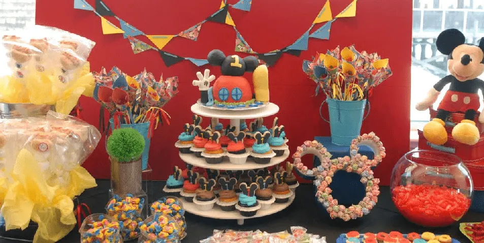 Party Frosting: Mickey Mouse party ideas/