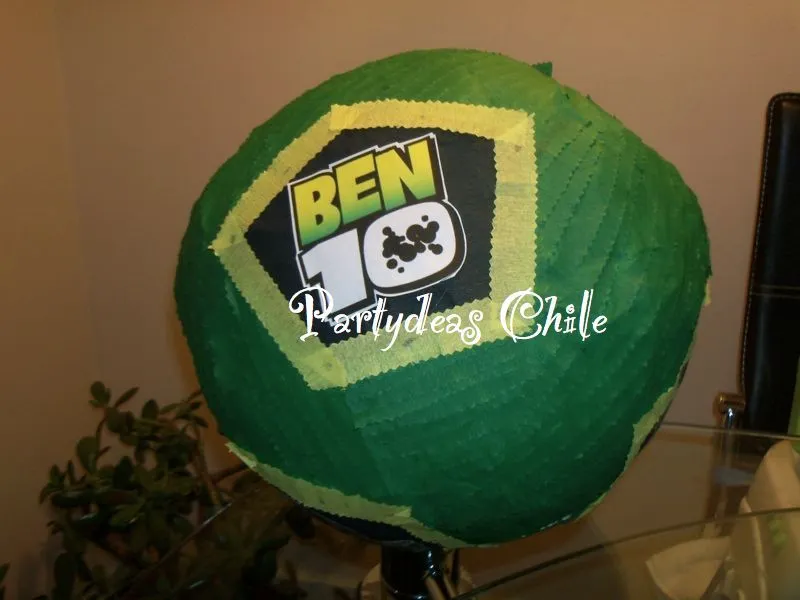 Partydeas : Piñata de balón de fútbol de BEN10