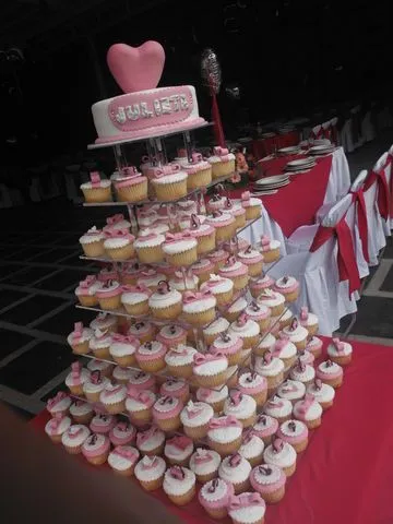 Pastel y cupcakes para XV años - Cupcake by Jana