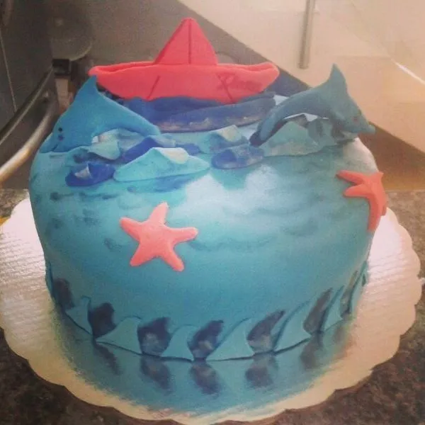 Pastel decorado delfines. Todo de fondant | Hecho en Casa ...