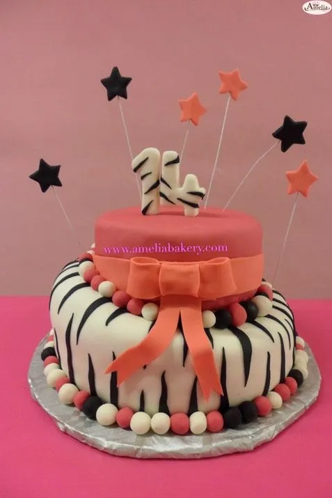 Pastel decorado con fondant Birrete Graduación | Amelia Bakery