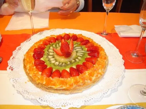 Pastel decorado con frutas - Imagui