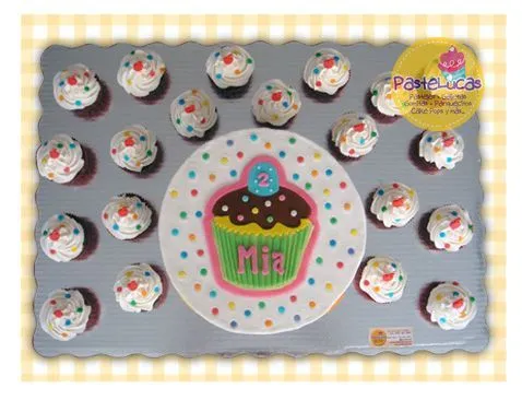 Pastel de elote con relleno y cubierta de betún de vainilla y ...