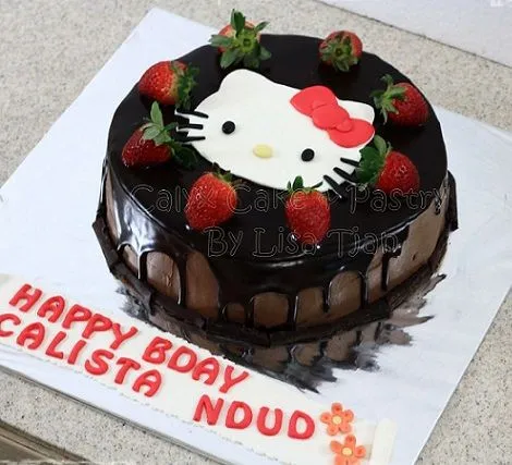 Cómo hacer un pastel de Hello Kitty para un cumpleaños 10