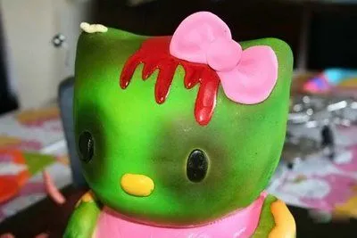 Pastel de Hello Kitty decorado al estilo zombie