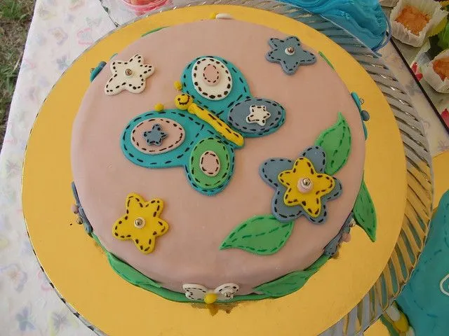 Pastel de mariposas y flores de fondant | Flickr - Photo Sharing!