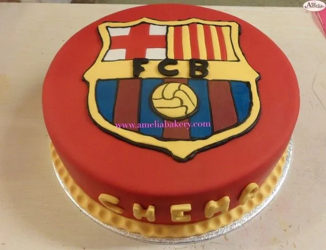 Pastel Tarta decorado con fondant FCB Barcelona Escudo | Amelia Bakery