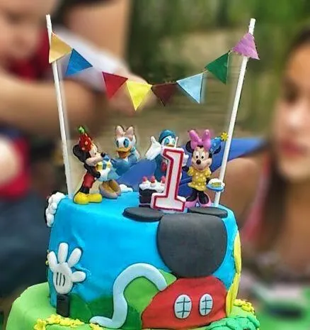 Pastelera en prácticas: Tarta de Mickey Mouse y sus amigos