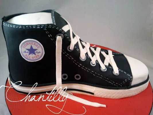 Pasteles Chantilly Blog: Pastel en forma de Converse