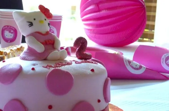 Victoria's Cakes: PASTEL de CUMPLEAÑOS de HELLO KITTY