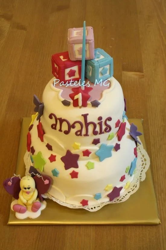 Pasteles MG: Tarta Infantil personalizada... De mariposas y estrellas.