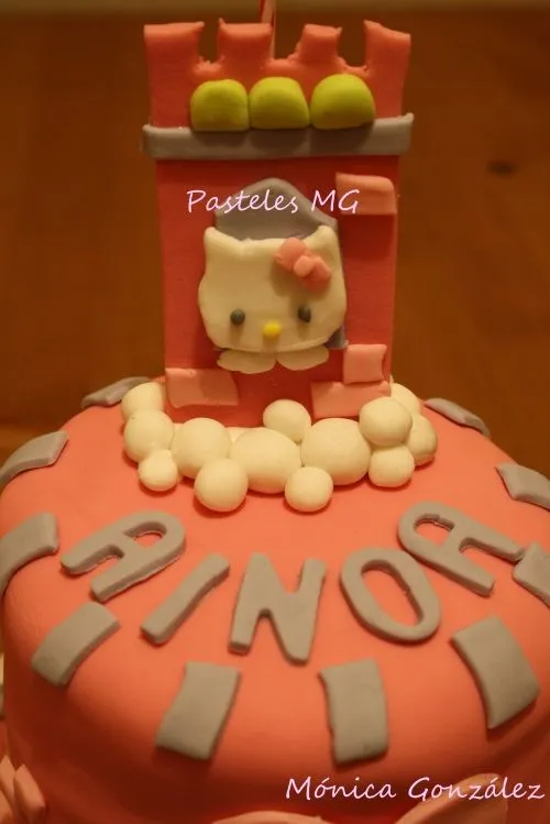 Pasteles MG: Tarta Castillo de Hello Kitty