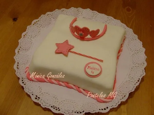 Pasteles MG: Otra tarta de Princesa: Tiara (corona) y varíta mágica.