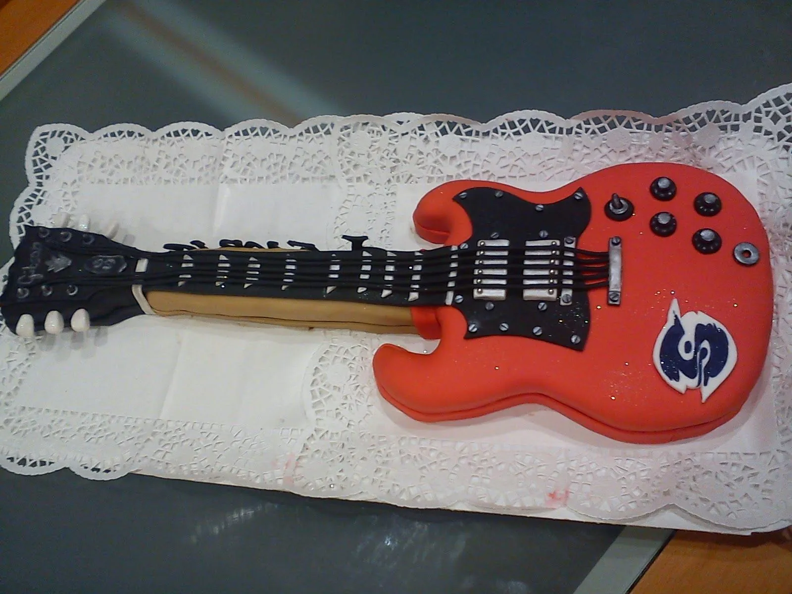 Pasteles Per Tutti | By MariCakes: GUITARRA GIBSON SG PARA ENRIC