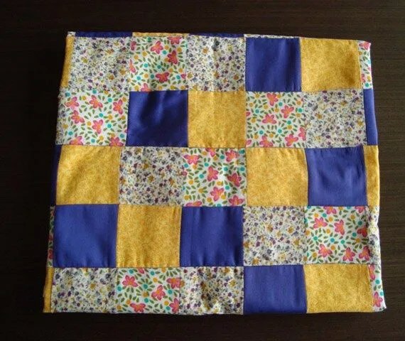 Patchwork baby blanket / Cobija de retazos para bebe by rumorology