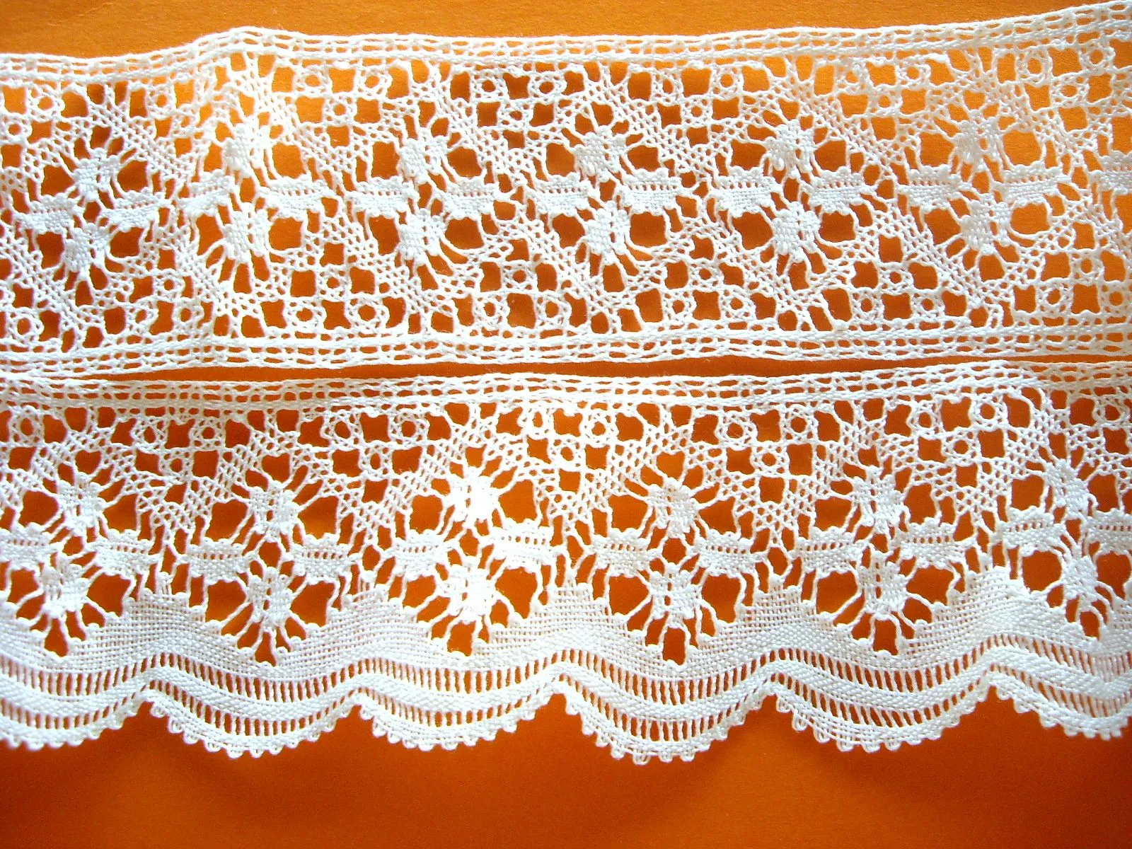 Patrón de un entredós de encaje de bolillos Patrón de un entredós de encaje de bolillos